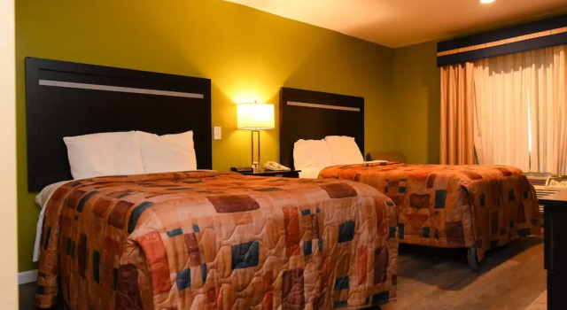 Четырёхместный номер Standard Capital Inn and Suites