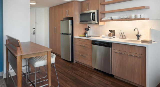 Студия Econo Lodge Inn & Suites Toronto Airport