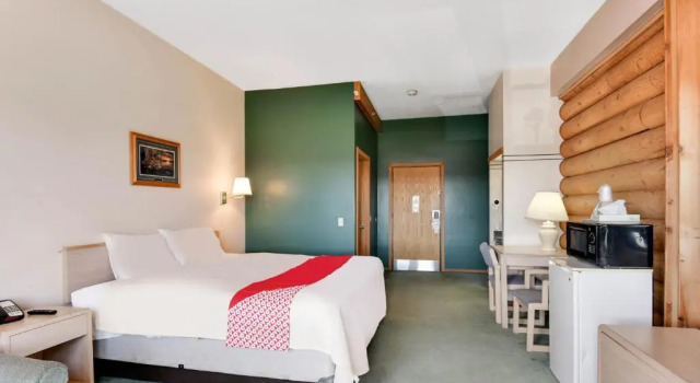 Номер Standard Casa Loma Inn & Suites by OYO Davenport IA near I-80