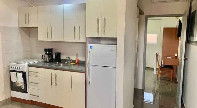 Апартаменты с балконом 1 Bed Apartment Sleeps 2 - Pool, Parking, Wifi