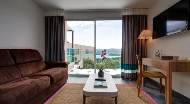 Полулюкс Deluxe Hotel Carre Noir