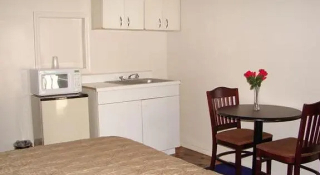 Четырёхместный номер Standard Swiss Motel