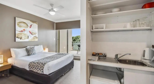 Студия с балконом Redvue Holiday Apartments