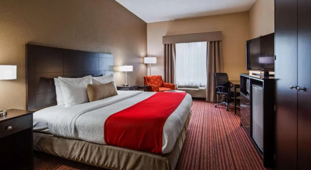 Номер Standard Best Western Plus Bradbury Inn and Suites