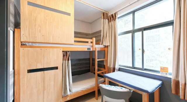 Кровать в общем номере (женский номер) Upland International Youth Hostel
