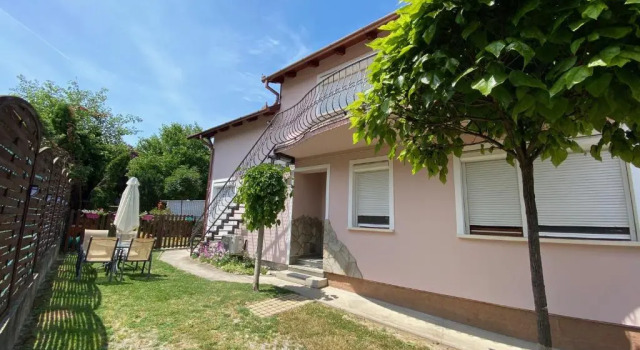 Апартаменты с 3 комнатами Do-Ti Apartmanház Balatonlelle