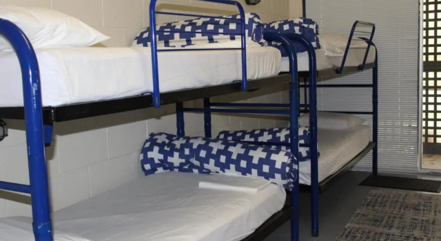 Кровать в общем номере (мужской номер) Batemans Bay Holiday Park & Hostel