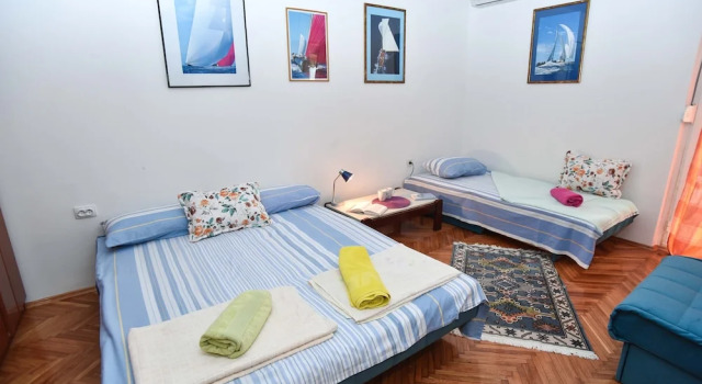 Семейные апартаменты с балконом Family Apartment Budva