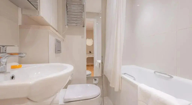 Апартаменты Superior Queensgate Court Apartments