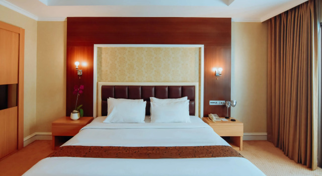 Deluxe room Surabaya Suites Hotel Powered by Archipelago