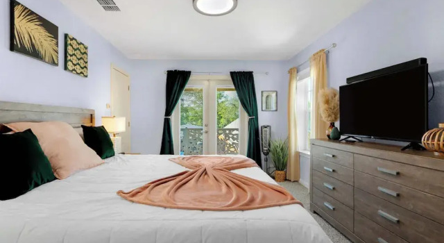 Коттедж с видом на озеро Amazing Lakefront Escape - A Stunner For Sleeps 14