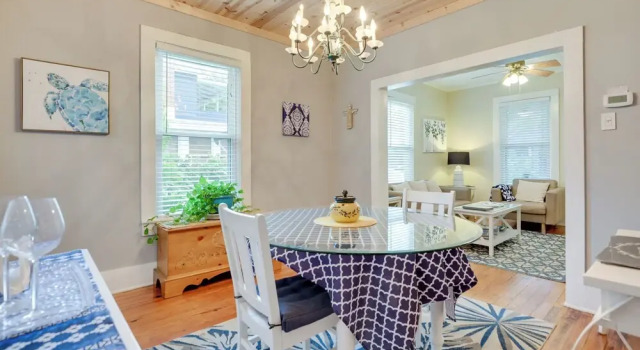 Pet-friendly St Augustine Home: Steps to Downtown!, Rezerwuj Dom wakacyjny Hotele w Saint Augustine Area z parkingiem, Parking