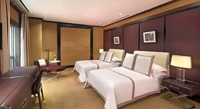 Четырёхместный номер Deluxe с видом на внутренний двор The Chatwal, The Unbound Collection by Hyatt