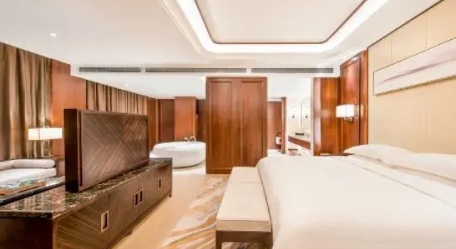 Номер Standard Renaissance Lucerne Hotel