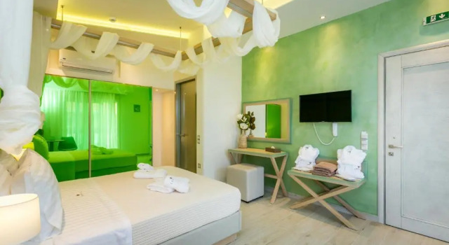 Полулюкс Lobelia Luxury Suites