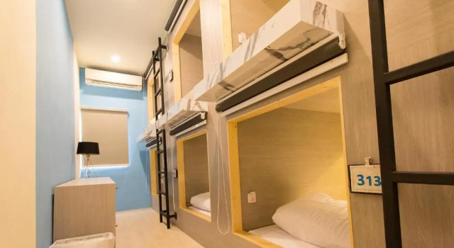 Мужская капсула Lazy Sunday hostel