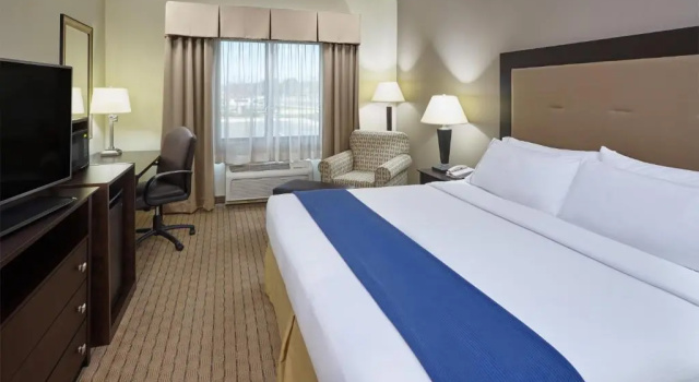 Двухместный номер Deluxe Holiday Inn Express Hotel & Suites Madison-Verona by IHG