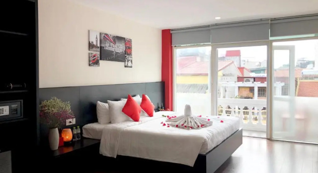 Двухместный номер Deluxe с балконом AncyrA TamTam Hotel Center Old Quarter - Next to Hoan Kiem Lake
