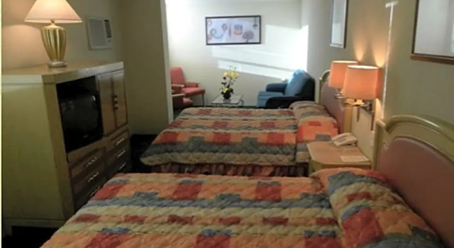 Четырёхместный номер Standard с красивым видом из окна Hotel San Francisco Irapuato Business Class