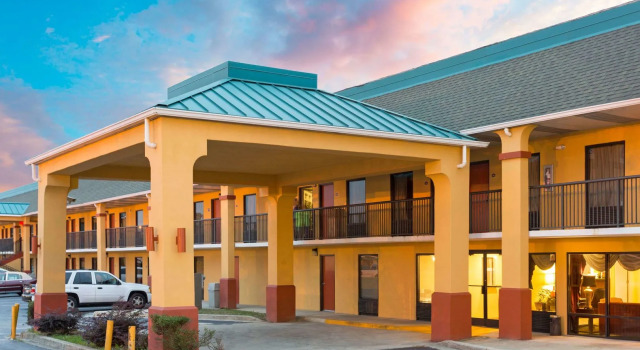 Super 8 by Wyndham Orangeburg