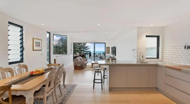 BRON455B - Bronte Beach House with Ocean Views