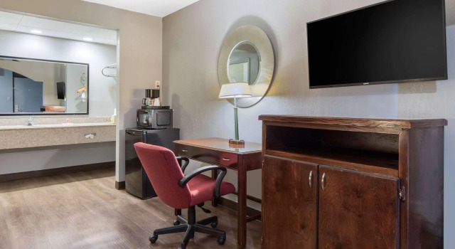 Четырёхместный номер Standard Econo Lodge Aiken Central
