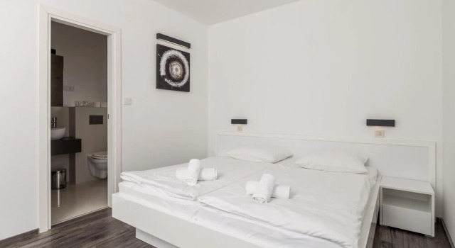 Beautiful Apartment in Kampor With Wifi, 3 Bedrooms and Swimming Pool, Varaa Huoneisto Hotellit Kvarner Islands uima-altaalla, Uima-allas