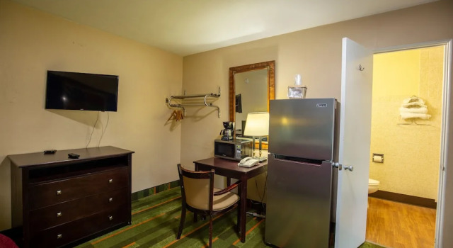 Номер Deluxe Budget Host Inn