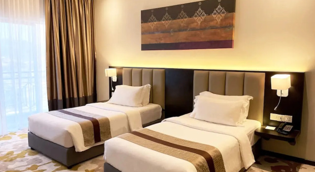 Двухместный номер Deluxe с балконом Grand Darul Makmur Hotel Kuantan