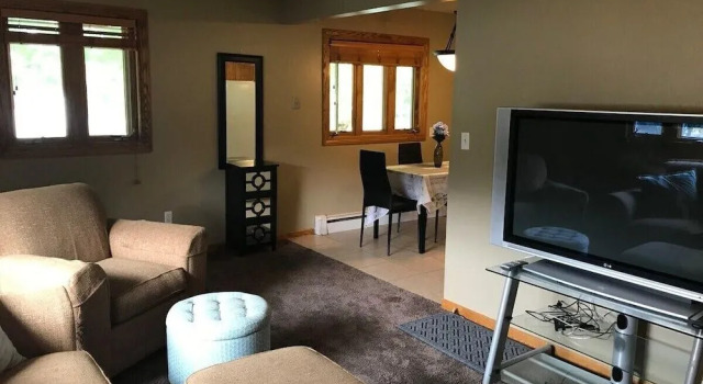 Updated and Cozy 2-bedroom in Rochester, Varaa Hotelli Hotellit Minnesota pysäköinnillä, Pysäköinti