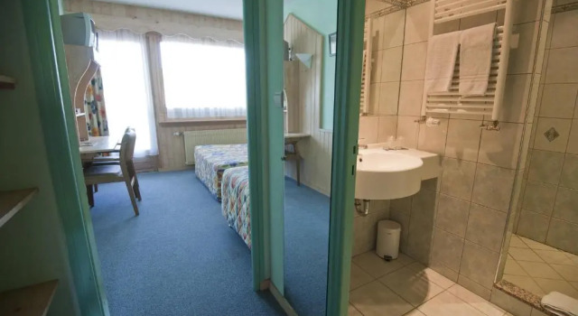 Номер Standard Hôtel Restaurant Etoile des Neiges Piscine Jacuzzi Sauna Massage Salle de Jeux