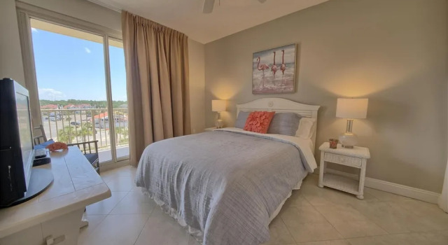 Cozy Condominium with Astonishing View from Spacious Balcony - Unit 0401 by RedAwning