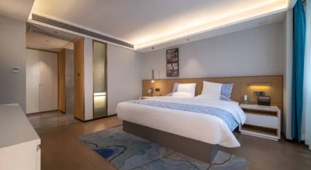 Люкс Deluxe Yeste International Hotel (Nanning Wantailong Jinkai Road Subway Station)