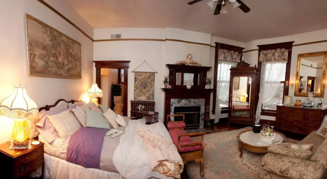 Beall Mansion An Elegant Bed & Breakfast Inn, Book Bed and Breakfast Alton Illinois