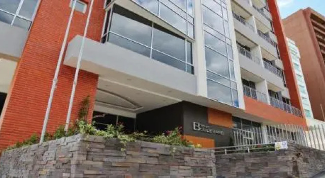Executive Suite - QUITO, Book Hotel Quito Sierra, near Multicines