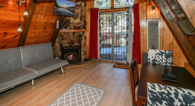 A-Frame Chalet, Забронировать Шале Отели в центре Биг-Бэар-Сити, в центре