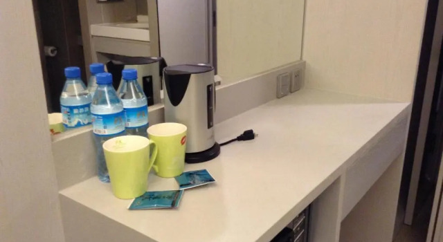 Двухместный номер Standard FX Hotel Kaohsiung Zhonghua Road Branch