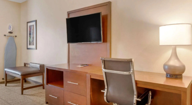 Четырёхместный люкс Comfort Suites St George - University Area