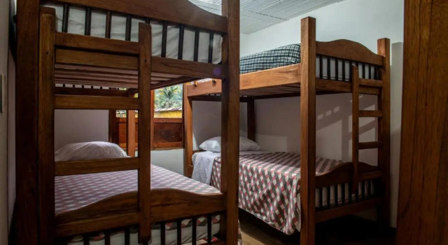 Кровать в общем номере Cafe Racer Hostel