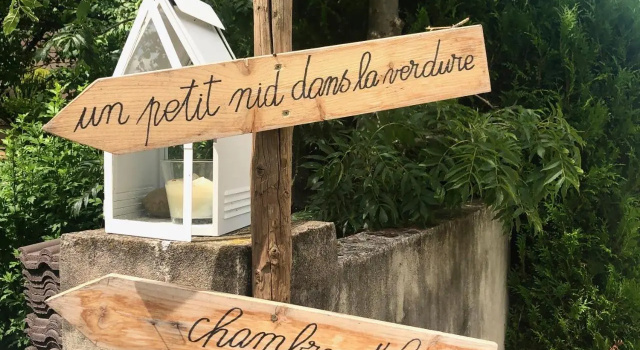 Un petit nid dans la verdure, Varaa Bed and Breakfast Hotellit Haut-Rhin uima-altaalla, Uima-allas