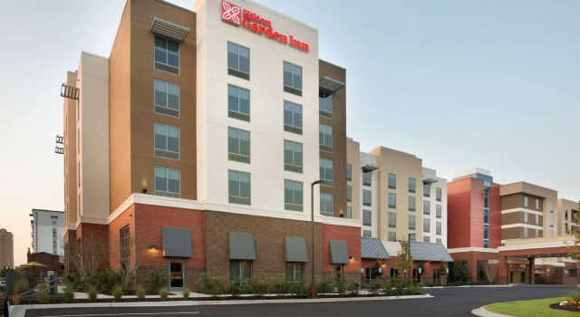 Кровать в общем номере Hilton Garden Inn Downtown Birmingham