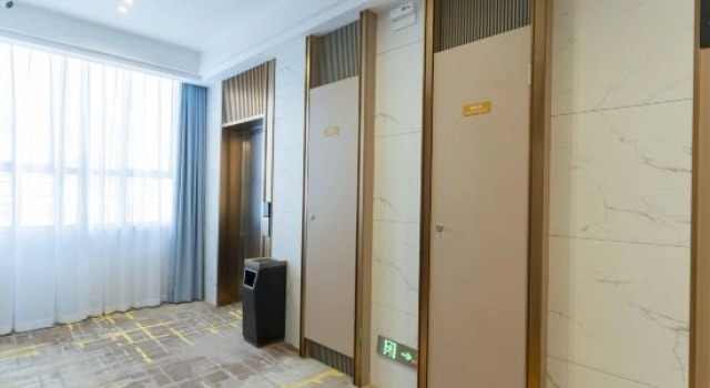 Qingyuan Qingcheng Station Shunying Times Square Fengdu Hotel, Boek Hotel Hotels in Guangdong met parkeren, Parkeren