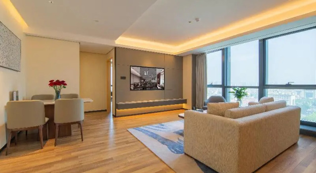 Люкс Deluxe Madison Hotel Qingdao West Coast City Balcony
