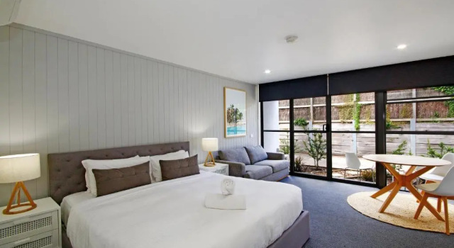 Студия Lorne Bay View Motel