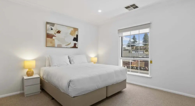 Beachside 3-bed Retreat With BBQ & Garage, Book Lejlighed Glenelg 