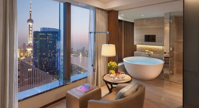 Двухместный номер клубный Mandarin с видом на реку Mandarin Oriental Pudong, Shanghai