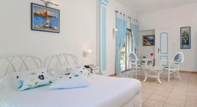 Двухместный номер Standard с балконом и с видом на сад Hotel La Calanque