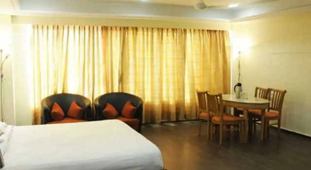 Hotel Neelkanth Blues, Забронировать Отель Ахмадабад штат Гуджарат