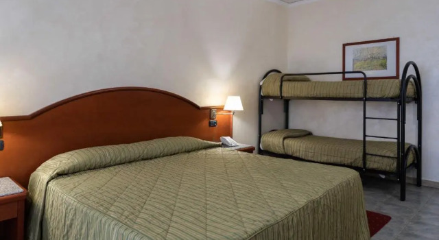 Четырёхместный номер Standard Edra Palace Hotel & Ristorante