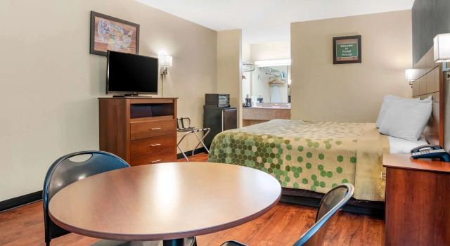 Двухместный номер Econo Lodge Inn & Suites Forest